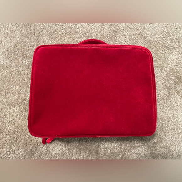 🎉Host Pick🎉 NWOT Estee Lauder Red Velvet Train Case - Picture 7 of 10